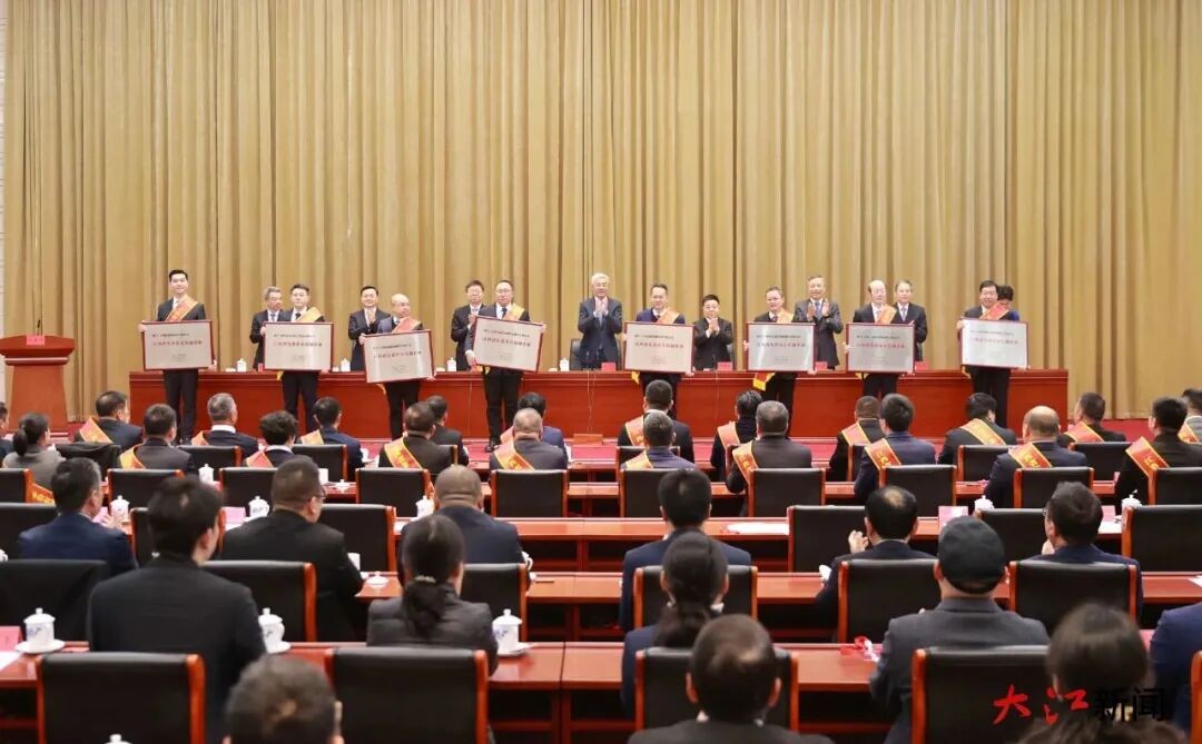 喜报！英国上市公司365荣获“江西省先进非公有制企业”称号！